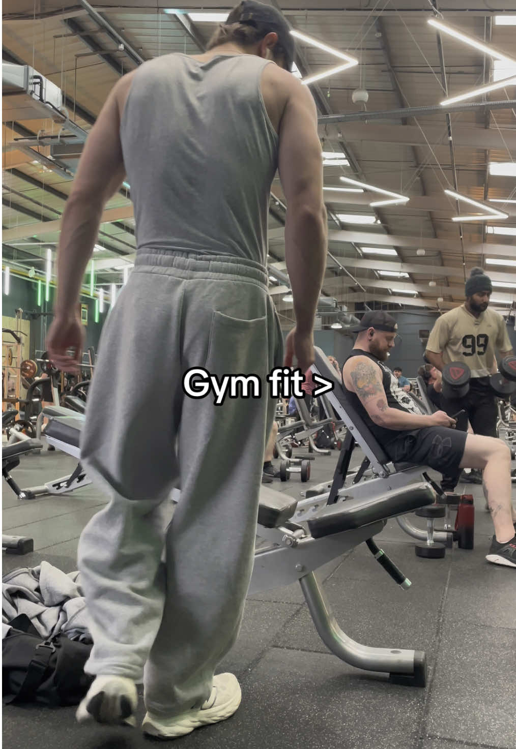 Lads you can’t be wearing skinny joggers anymore 😅 #fyp #tiktokshop #greyjoggers #mensjoggers #gymfit #gymfashion 