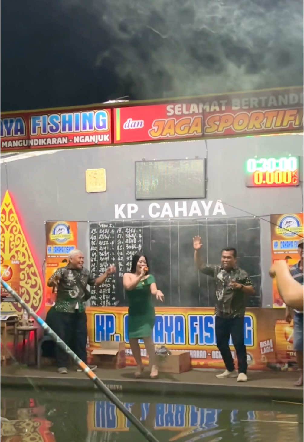 KESERUAN MANCING DI KP. CAHAYA FISHING LOMBA MANCING IKAN LELE BERSAMA DJARUM 76 PEMANCING MENDAPATKAN 1 BUNGKUS ROKOK D-76 GRATISSSSSS SABTU, 24 MEI 2025 #fyp #kpcahayafishing #cahayafishing #infokpcahayafishing #nganjuk #fypage #mancing #kolampemancingan #fypシ゚viral #mancingmania #lombamancing #mancingikan #nganjuk24jam #nganjukkotaangin 