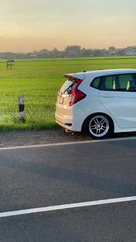 Aku, kamu, jazz & sunset🤍🫰🏻 #jazzgk5 #jazzcarstyle #jazzfitxgang #jazzfitrcng 