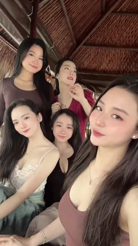 Chơi chung nên độc thân đều