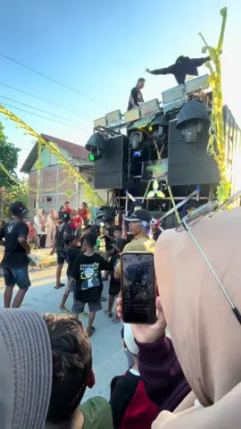 Adine memet Ki🤣#karnvalkuwu #soundhoreg #demak24jam 