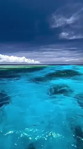 Crystal clear blue water 💦💦💦💦💦💦⭐️✨ #indianocean #tiktokmaldives🇲🇻 #beautifuldestinations #crystalclearbluewater🌊 #oceanlife #fypシ゚ #coralisland #bluesky #sandbank #viralvideo #blueisland #paradiseonerth 