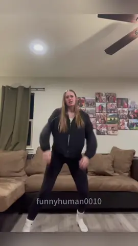 😂😂😂 #funnyvideos #usaus #jumscare #prankscare #foryou #scarescam #funny #funnytiktok #prankdoll #prank #possessed 