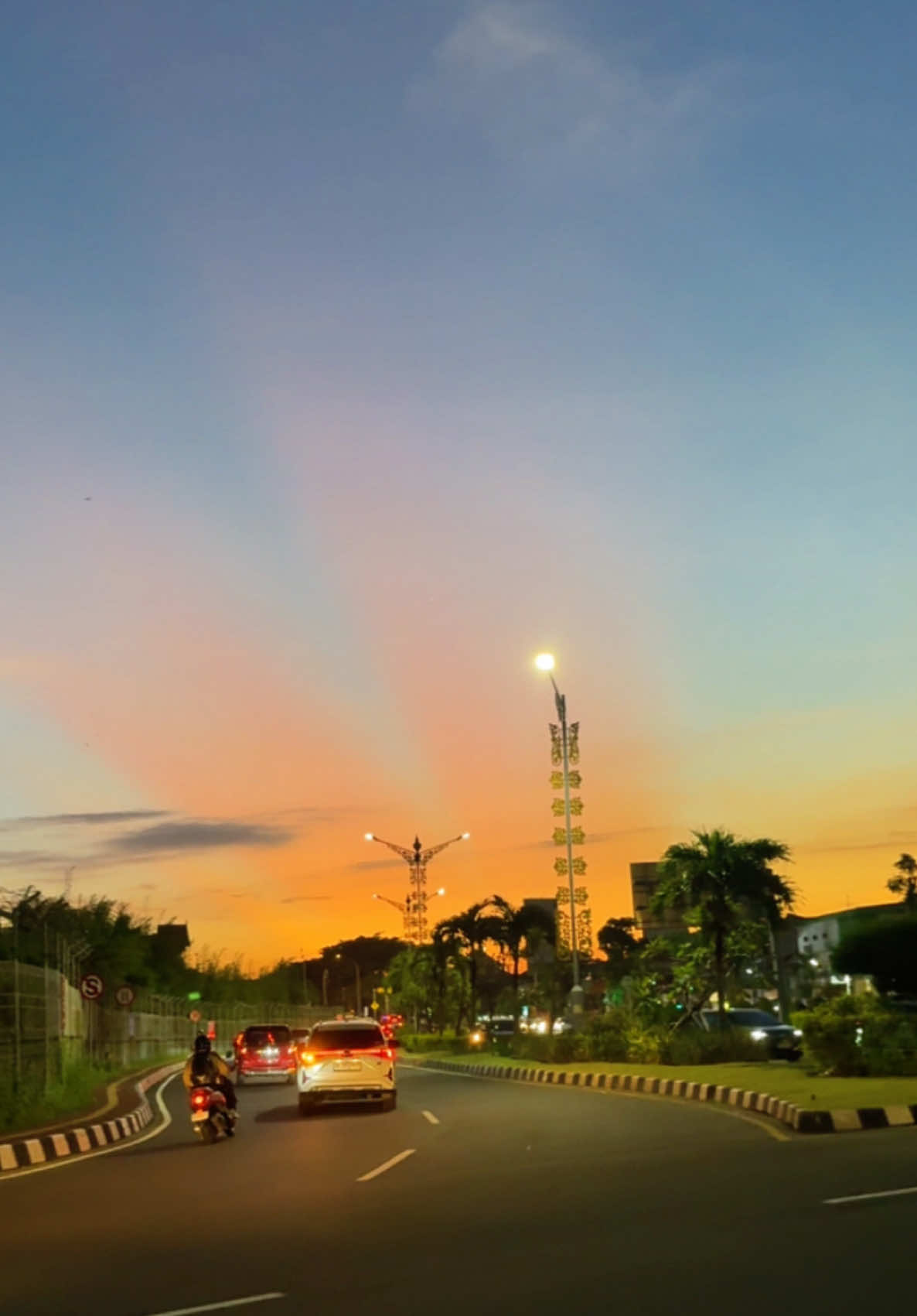 Sunset reminders of love and memories  #fyp #fypbali #bali #foryou #xyzbcafypシ #balivibes #sunsetvibes #sunsetlover #sunsetbali #langitsenja 