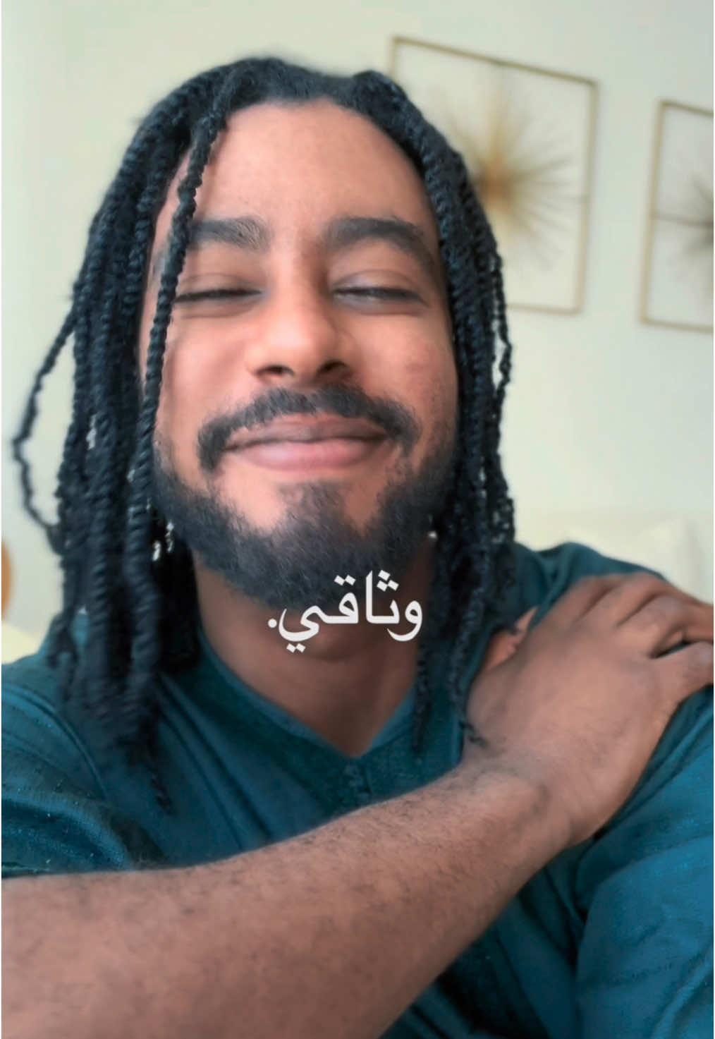 ولربما أقسو عليك وفي دمي جمر من الآلام والأشواق وأقول لا أرجو وصالك ثانيا وأنا أجرجر في هواك وثاقي وأدير وجهي لإدعاء تجلدي ووددت لو يحويك طوق عناقي . . . . #الشعب_الصيني_ماله_حل😂😂 #سودانيز_تيك_توك_مشاهير_السودان #أشعار_قصايد #محمد_سيف 