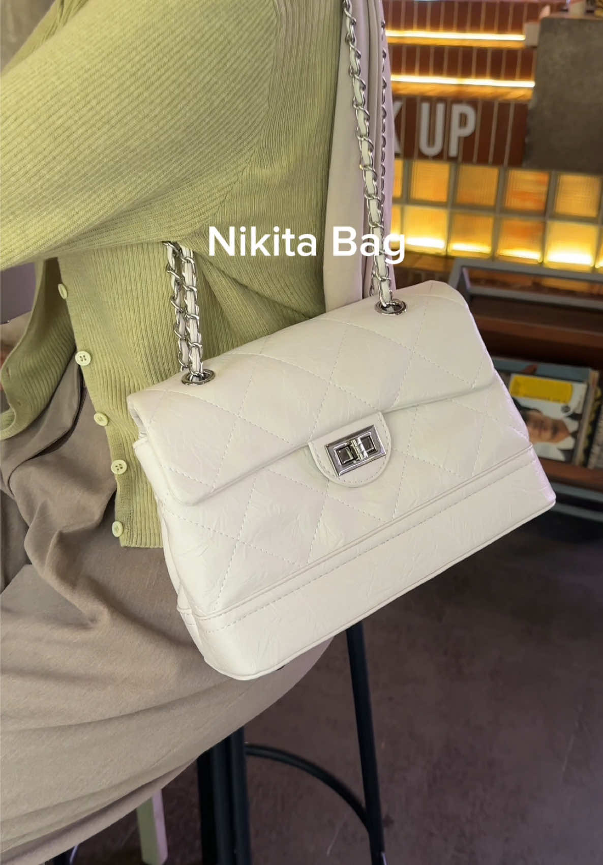 Brand lokal yang satu ini gak bisa diem🫵🏻 Ngeluarin tas selempang kekinian yang bisa muat banyak barang👏🏻 #tascantik #tasselempang #tasviral #jimshoney #racuntiktok #slingbag #taswanita #tasjimshoney #belilokal #taslokalbrand #racuntiktok #Guncang66 #Guncang66SpesialGajian #nikitabag 