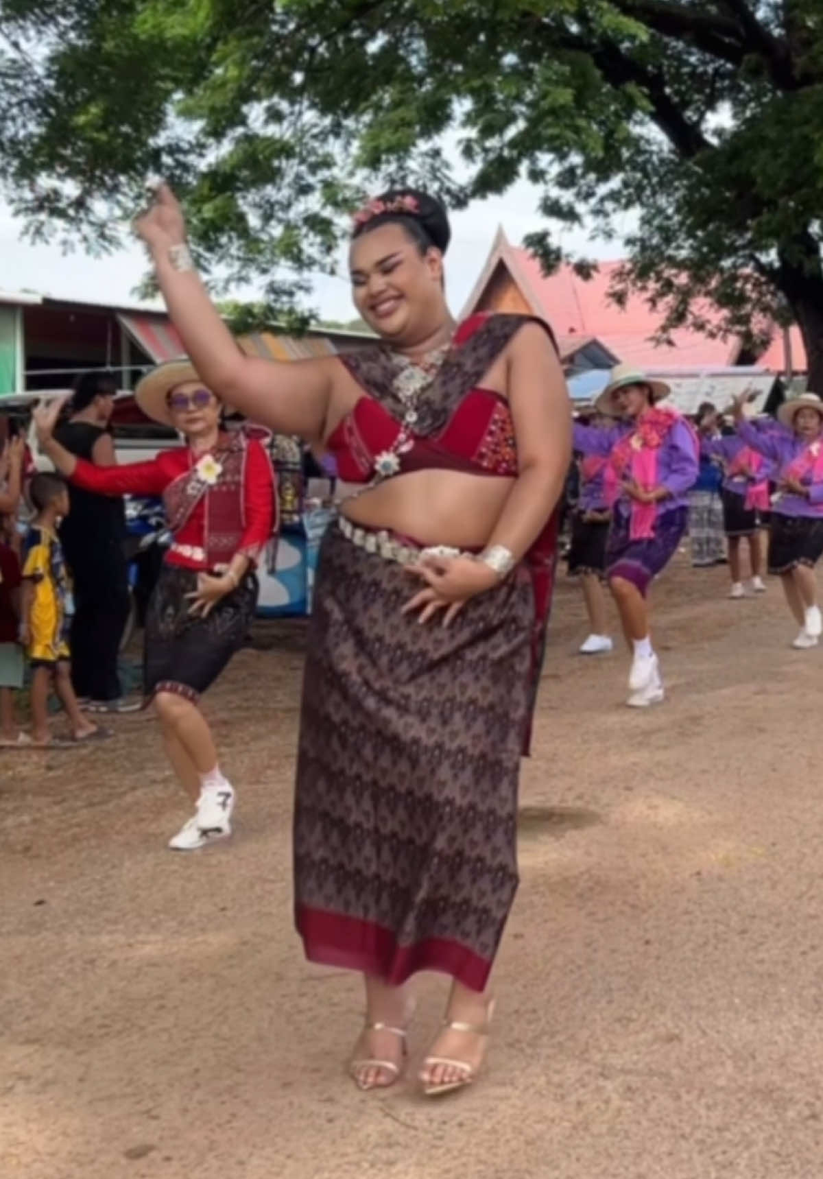 บุญบั้งไฟสิได้ฟ้อนอ่อนๆๆ#บุญบั้งไฟ #รําบุญปั่งไฟ #กาฬสินธุ์ #fpy #Armmee 