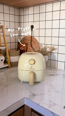 Emang ada air fryer 200ribuan? Ada! Desaignnya stylish, low watt, matang merata🫶  #samono #airfryer #airfryermurah #airfryerlowwatt #CapCut 