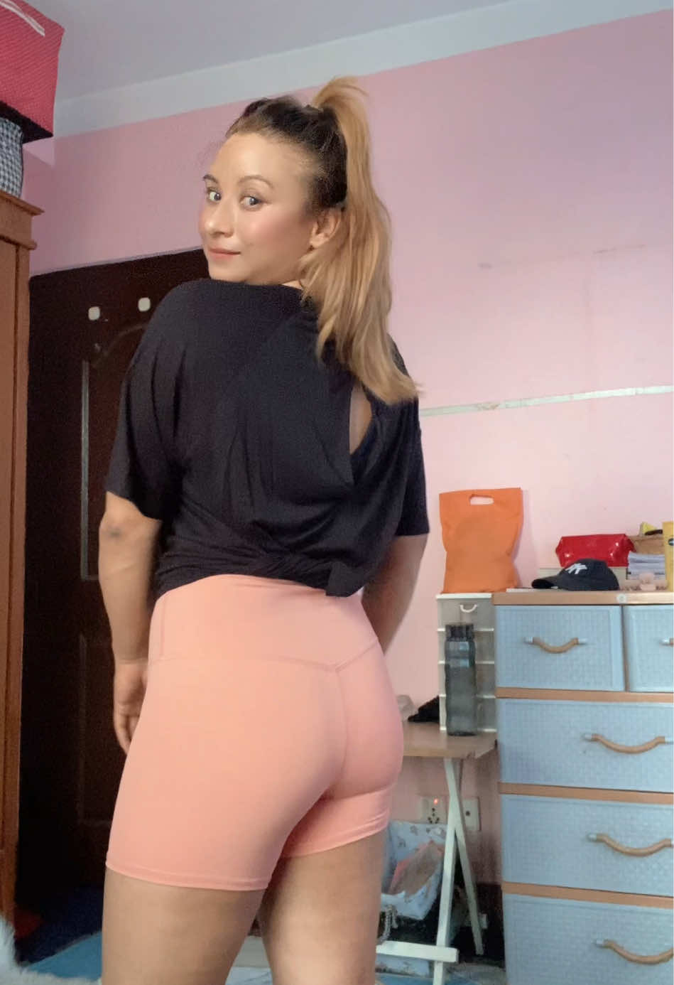 Kasto expensive re 😂😂#gymshark #missguidednepalbysuzu #stylewithsuzu #lululemonleggins #creatorsearchinsights 
