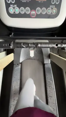 Ở bên ai để ngủ sớm được vậy 😂😂