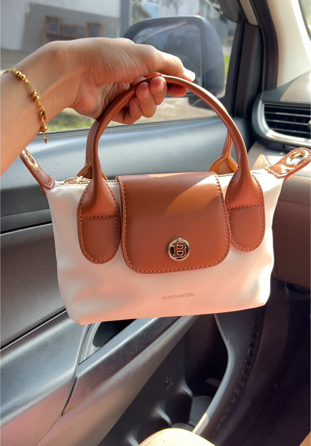 Free tali panjang yaa #taswanita #bostanten #bostantenbag #handbagwanita #slingbagwanita #tasselempangwanita #charlibag 