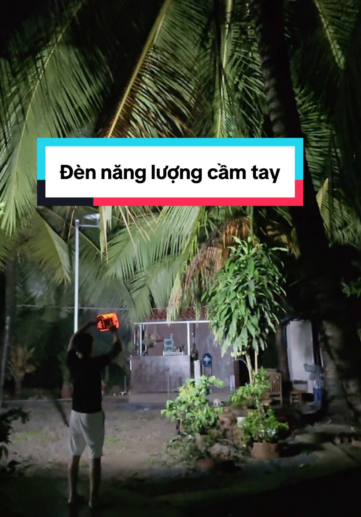 đèn năng lượng mặt trời cầm tay đa năng #phubinhdan63 #xuhuong #dennangluongmattroi #dennangluong 