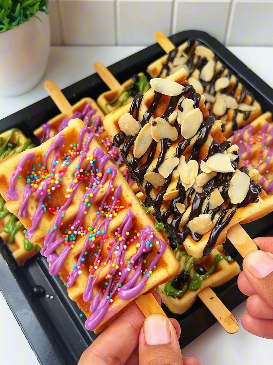 SIMPEL DAN ENAK BANGET😍 Bikin camilan anak sekarang mudah banget loh Bun,  cukup pake Sandwich maker dari @clovertec.cooking Bisa buat aneka kreasi makanan seperti sandwich, waffle, pancake , martabak,  kebab, dan lain-lain.  Keunggulan CLOVERTEC Sandwich Waffle & Pancake 3in1 Plates ✅ dilengkapi 3 cetakan yang bisa dilepas  pasang (roti Sandwich , pancake ikan & wafle) ✅ elemen pemanas atas & bawah untuk Matang ✅ desain estetik yang modern dan mudah dibawa