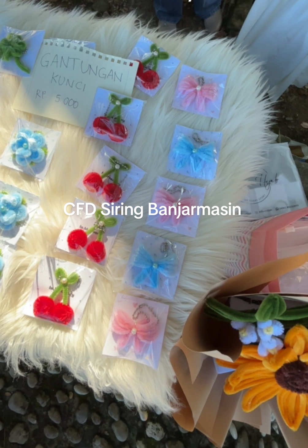 Hari ini di CFD Siring Banjarmasin 💞 Nantikan kami di cfd selanjutnya yaa #kawatbulu #keychain #buketbanjarmasin #fyp 