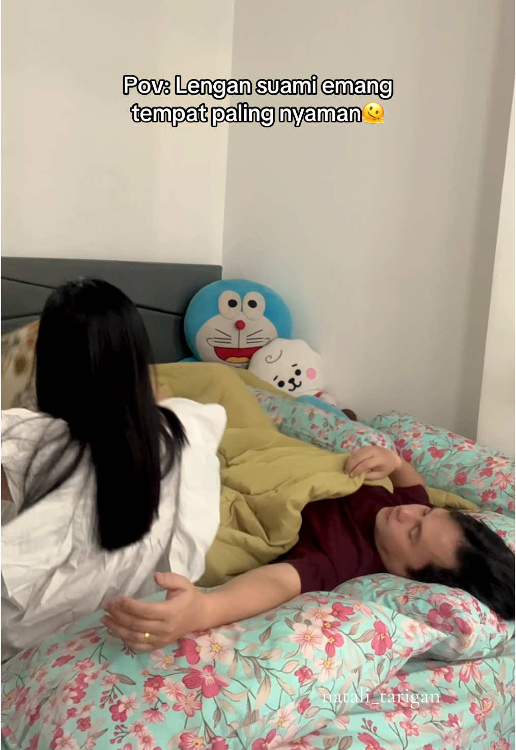 Jadi bantal ternyaman🫠 #pasutri #couple #fypage 