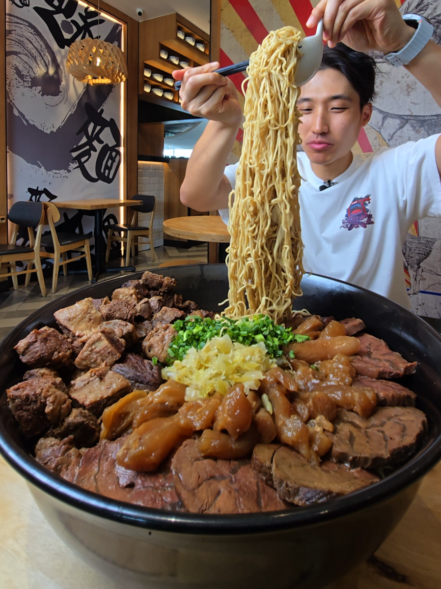 10KG Wagyu Beef Ramen Challenge! This is fives times the regular 2KG challenge, happy to finished it all in just under an hour 🤞 #foodchallenge #sgfoodie 