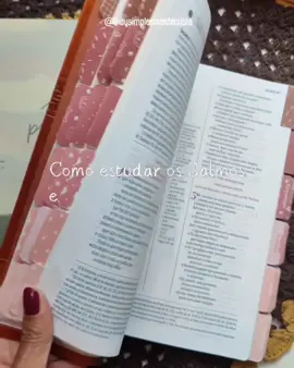 5 passos simples para você estudar o livro dos Salmos!  Se gostou dessas dicas comenta e compartilha pra eu saber! 💖 #estudobíblico #leiturabíblica #cristãos #devocional #salmos #palavradedeus #mulherescristãs #mulheresqueoram 