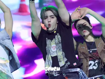 Aduh stress juga nih si alo alo ini 😭😭😭   Keren banget scoups😭 Happy 10th anniversary #seventeen #scoups  #thunder Cr: on video