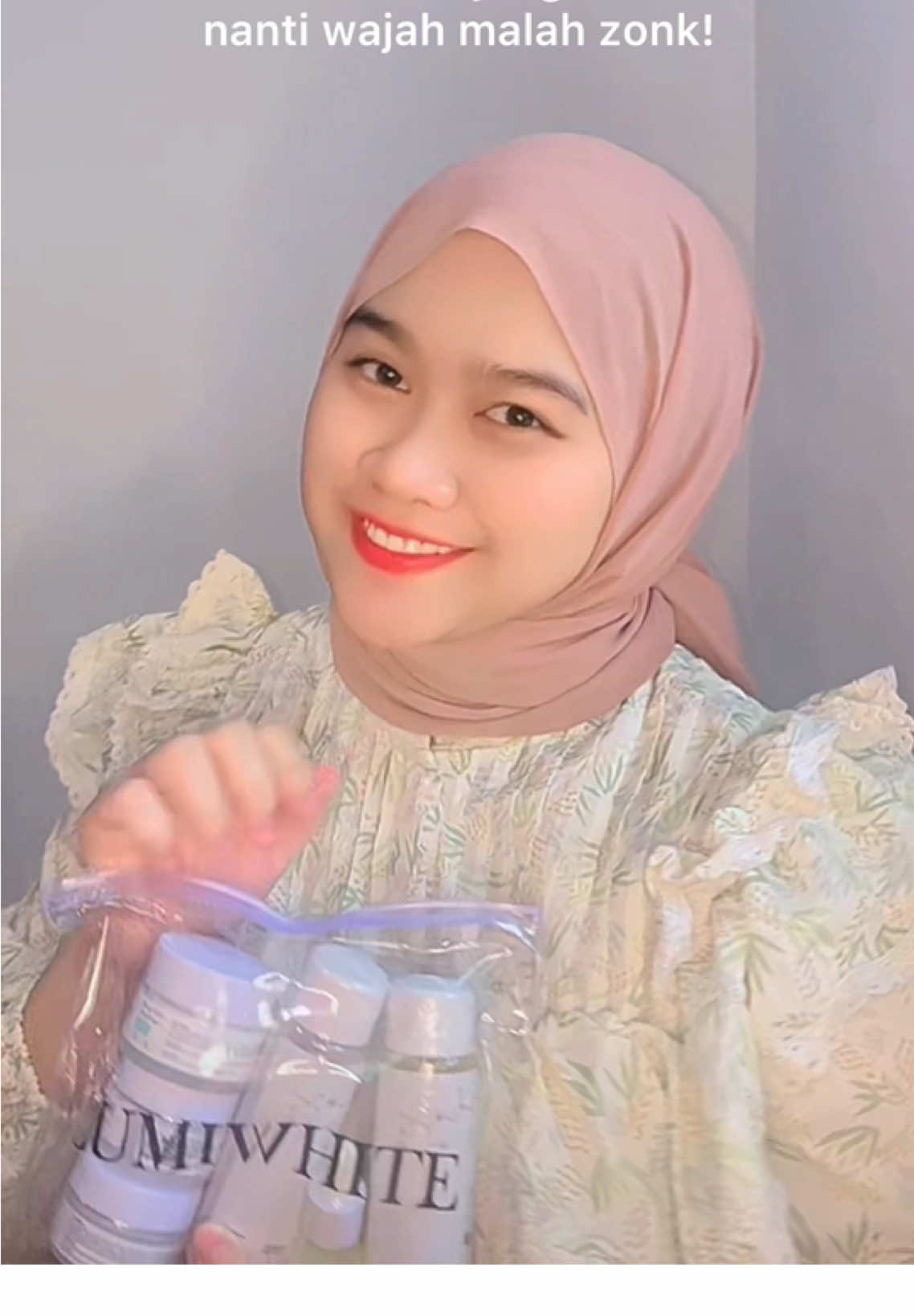 Masih bingung urutan skincare? Yuk simak vt aku sampe abis! Lumiwhite punya paket lengkap yang udah BPOM dan cocok buat semua jenis kulit. Biar hasilnya maksimal, jangan asal urutan ya!@LUMIWHITE  #feelthebright #Lumiwhite 