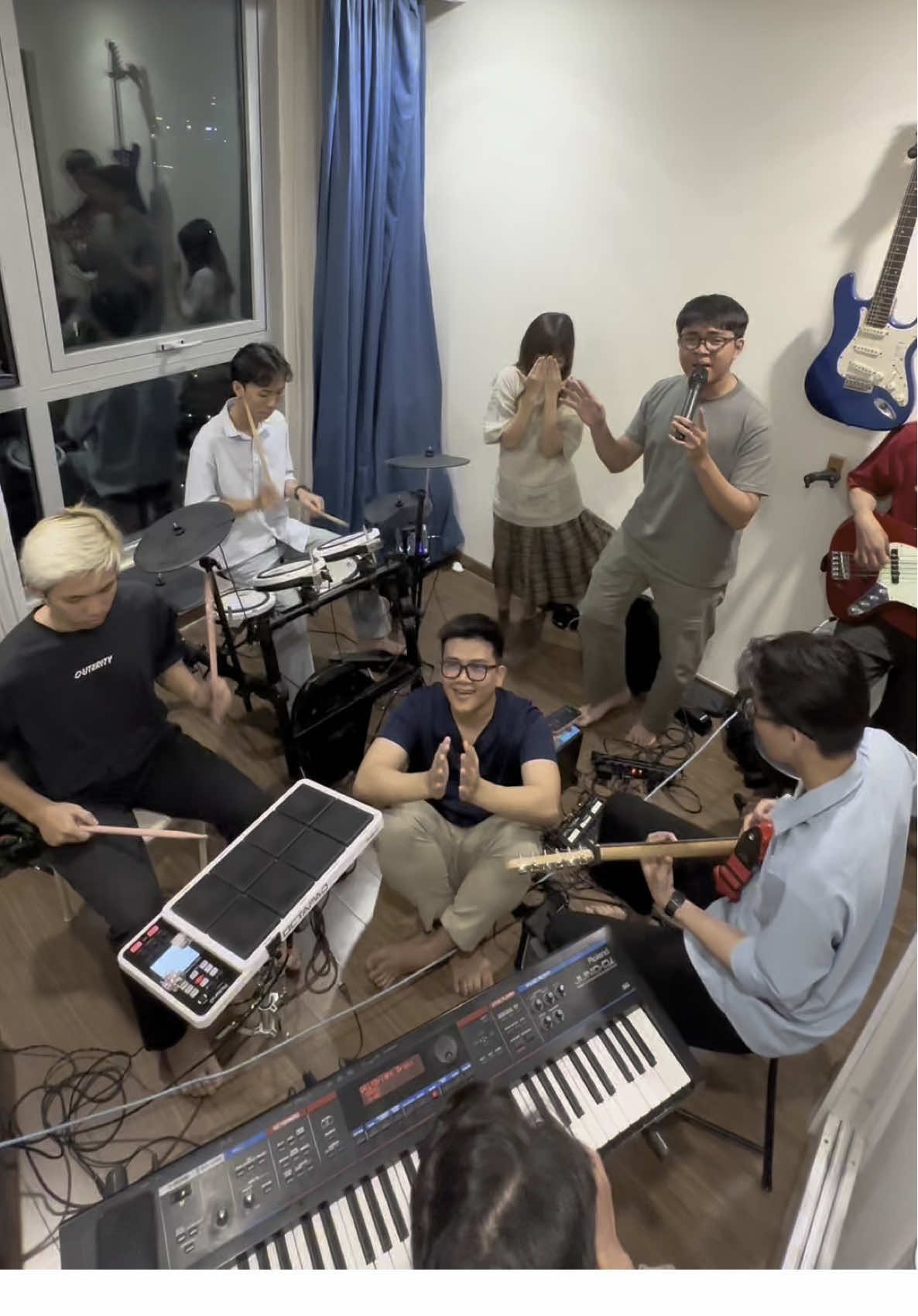 anh nói anh ghét cái chốn đông người mà #clbamnhacvinvui #khoalybiet #vinvui #forfun 