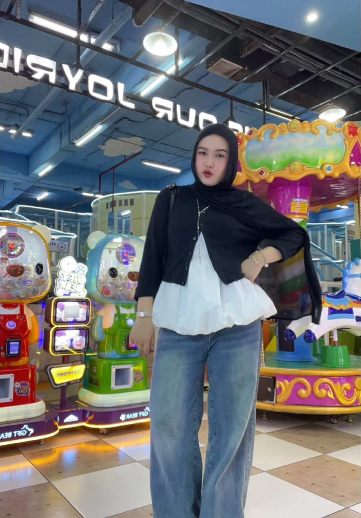 gabisa move on sama outfitt inii 🖤🍙🥚 #fitcheck #outfitideas #outfitinspo #ootdhijab #OOTD #jeans #baggyjeans #innerbalontop 