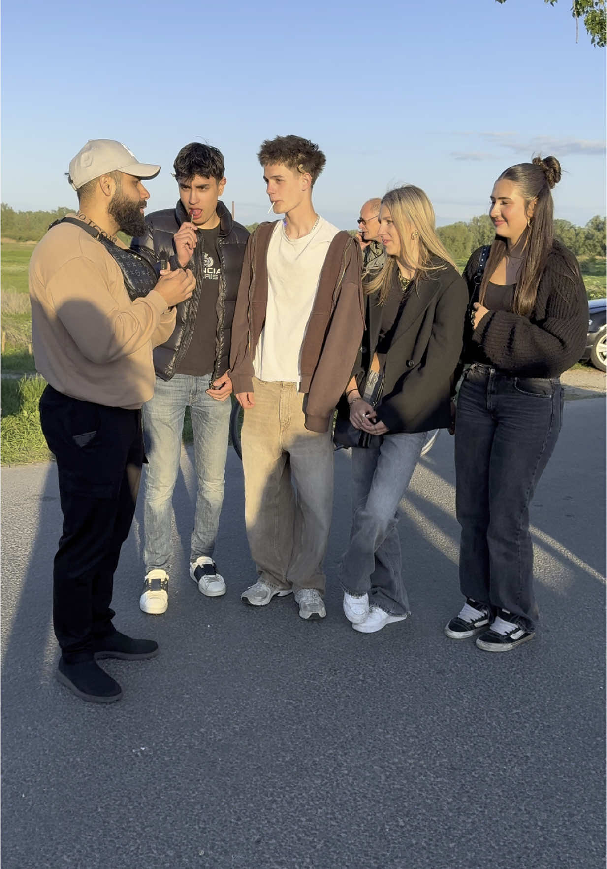 SubhanAllah, a group of non-Muslim youth in Netherlands hear the Quran being recited live — look at their reactions! 😱 #abdeen #abdeentube #share #tiktok #viral #fyp #foryoupage #explore #islam #islamic #voorjoupagina #arab #somali #ethiopian_tik_tok #tiktokviral #morocco 