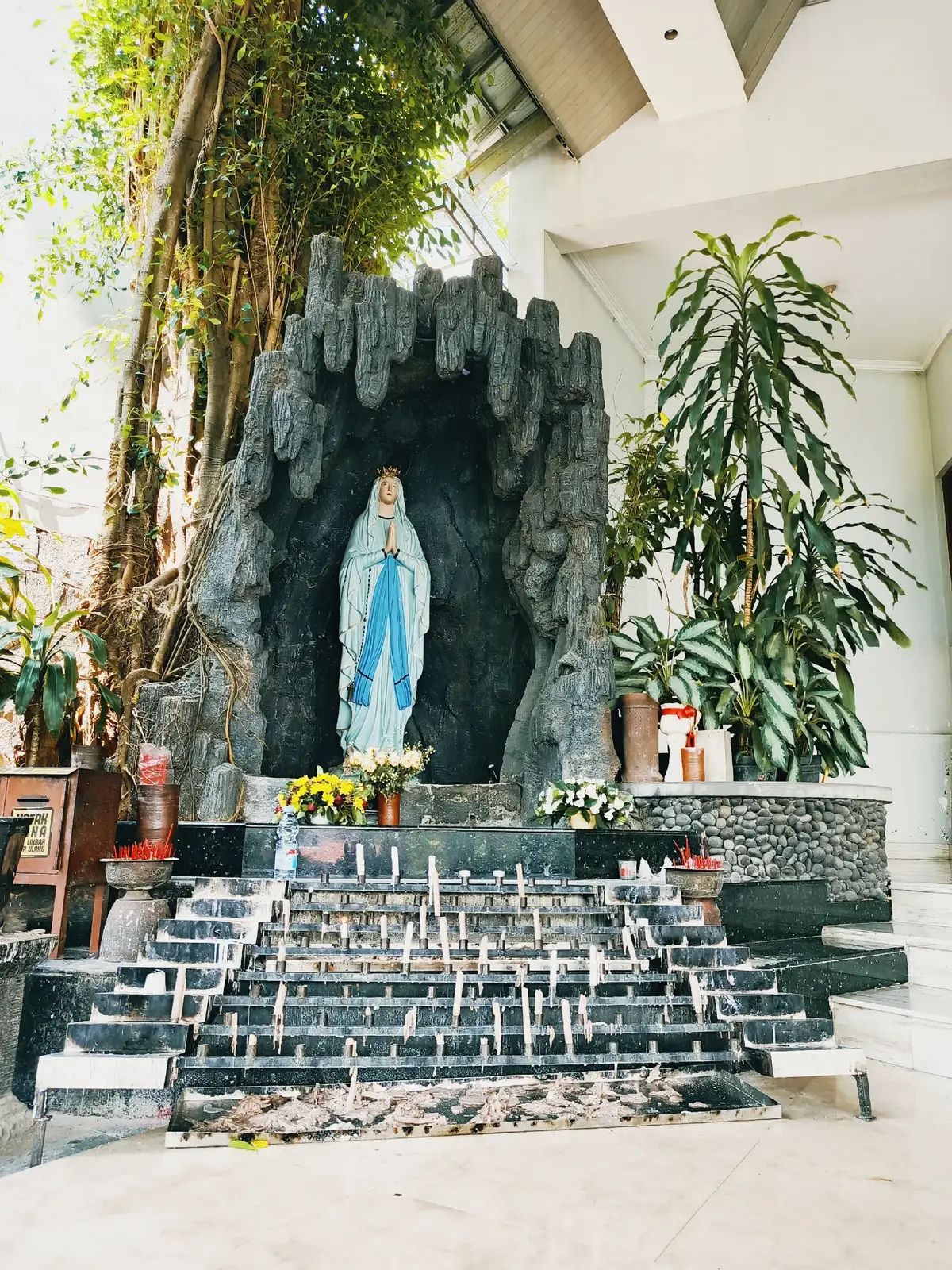 Bunda,tolong temani perempuan yg super cengeng ini di setiap proses hidupnya🫂❤️‍🩹 #guamaria #katolik  #bulanrosario 