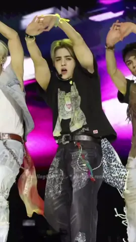 THUNDER ⚡️⚡️⚡️⚡️⚡️  Scoups the hip thrust ?????? #seventeen #fyp #scoups #thunder 