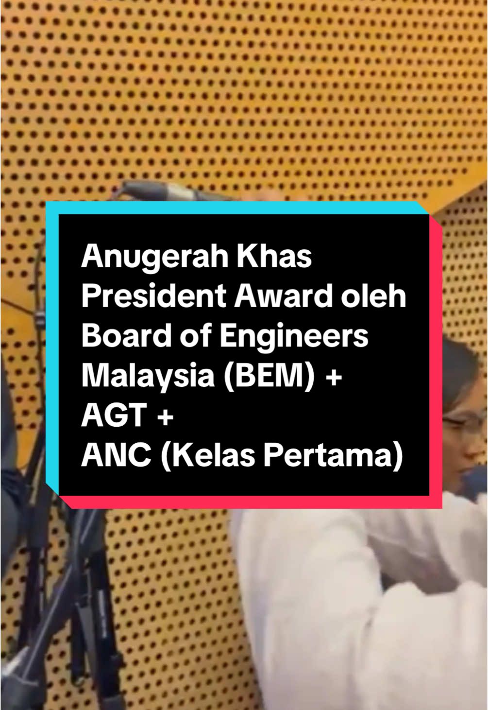 Pertama kali terima Anugerah Khas dari Fakulti Kejuruteraan Awam — President Award oleh Board of Engineers Malaysia (BEM) di #IstiadatKonvokesyenUiTM ✨ Semput #PembacaNamaGraduan nak baca anugerah kali ni ya 🤣 Tahniah diucapkan kepada Saudara Norzahrin Abd Majid 👏🏻 #fyp #uitm #uitmdihatiku #istiadatkonvokesyenuitm101 #konvokesyen #konvokesyenuitm #konvokesyenuitm101 #unipurple #pembacanamagraduan #pembacanamagraduanuitm #uitmshahalam #uitmnegerisembilan #BEM #fka 