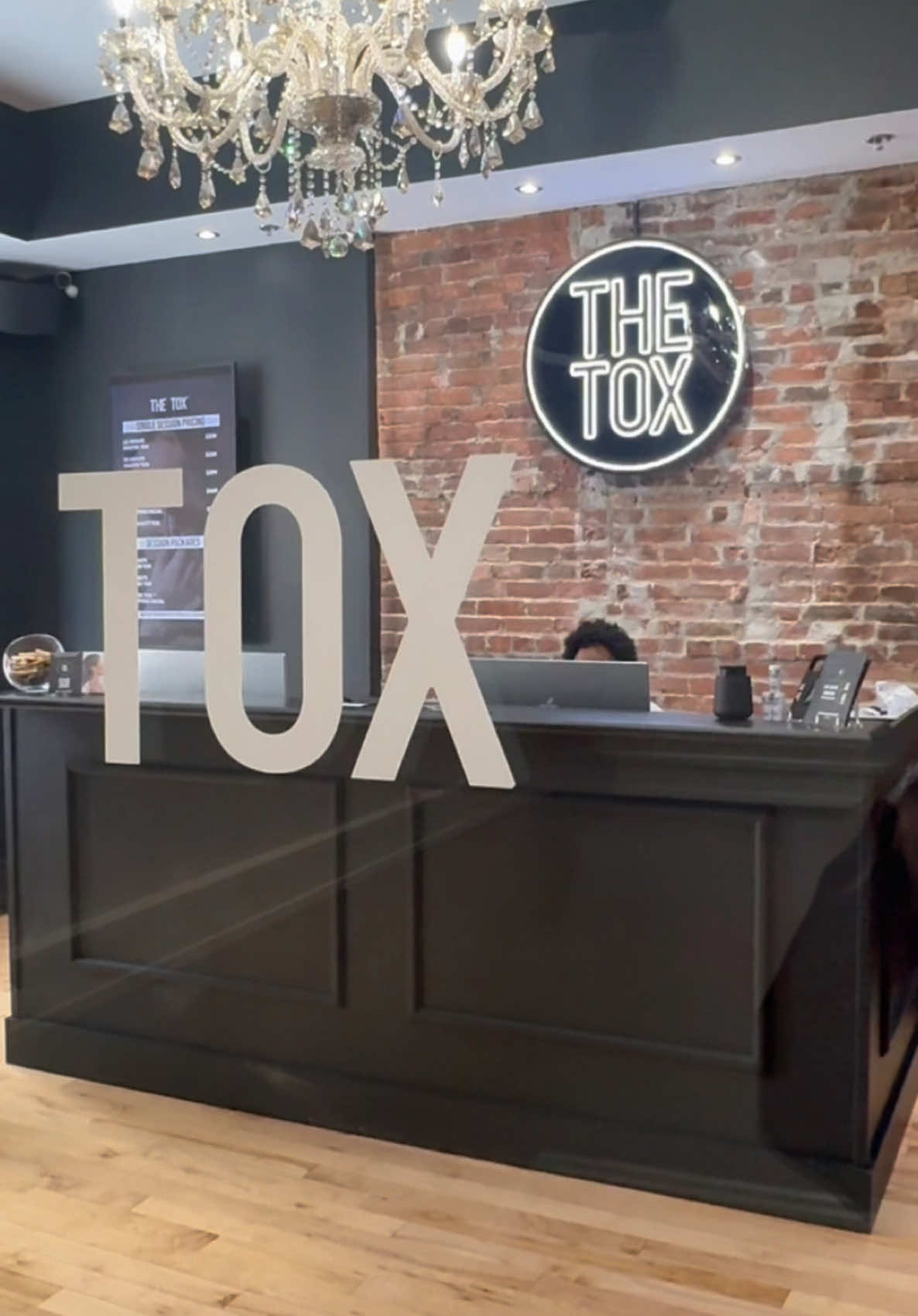 it was the perfect wellness treatment for prep for our events this week!  i'm officially hooked on @The Tox Technique and i know you will be too ❤️✨ #foryou #wellness #nutrition #MentalHealth #bodycontouring #bodyconfidence 