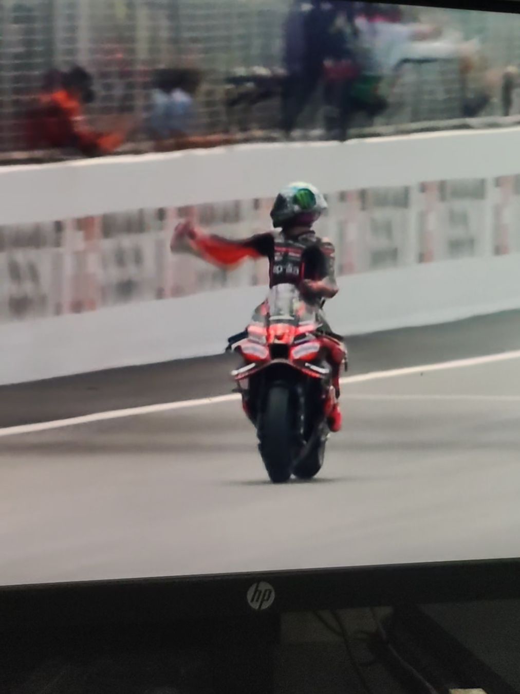 btw Marc kalah lagi sama Zarco dan Hondanya 🤣 #motogp #britishgp #race 