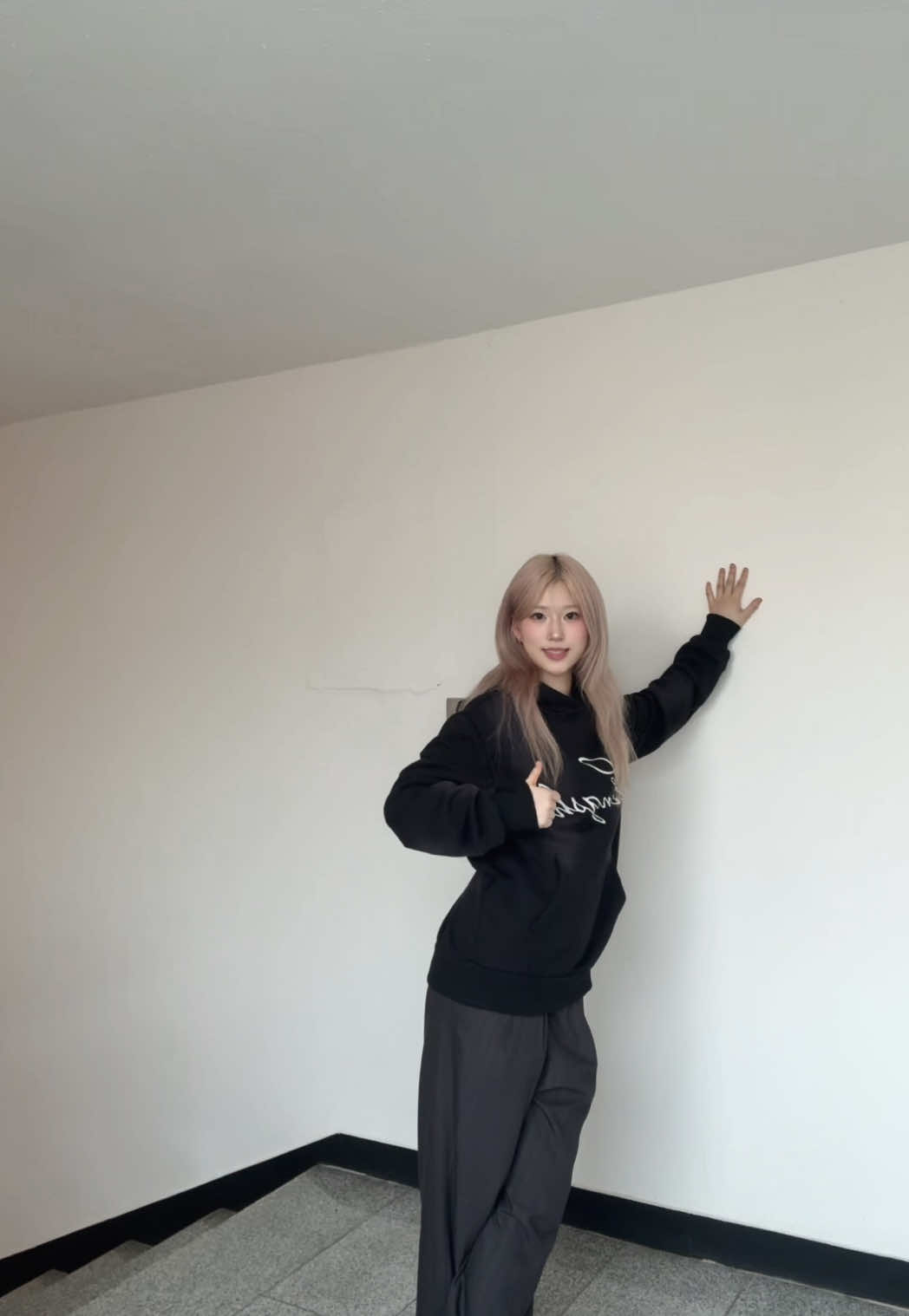 까분다