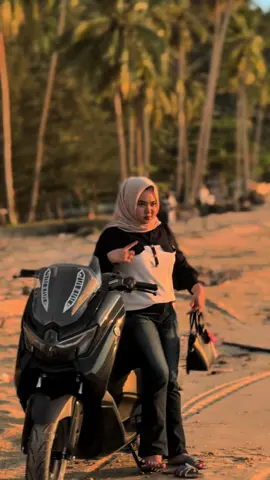 #CapCut bersama buk bos😍@M A Y A S A R I🎀 #fypシ #foryoupage #xybca #nmaxneo #pantaivibes #pantaiputriserayijawai 
