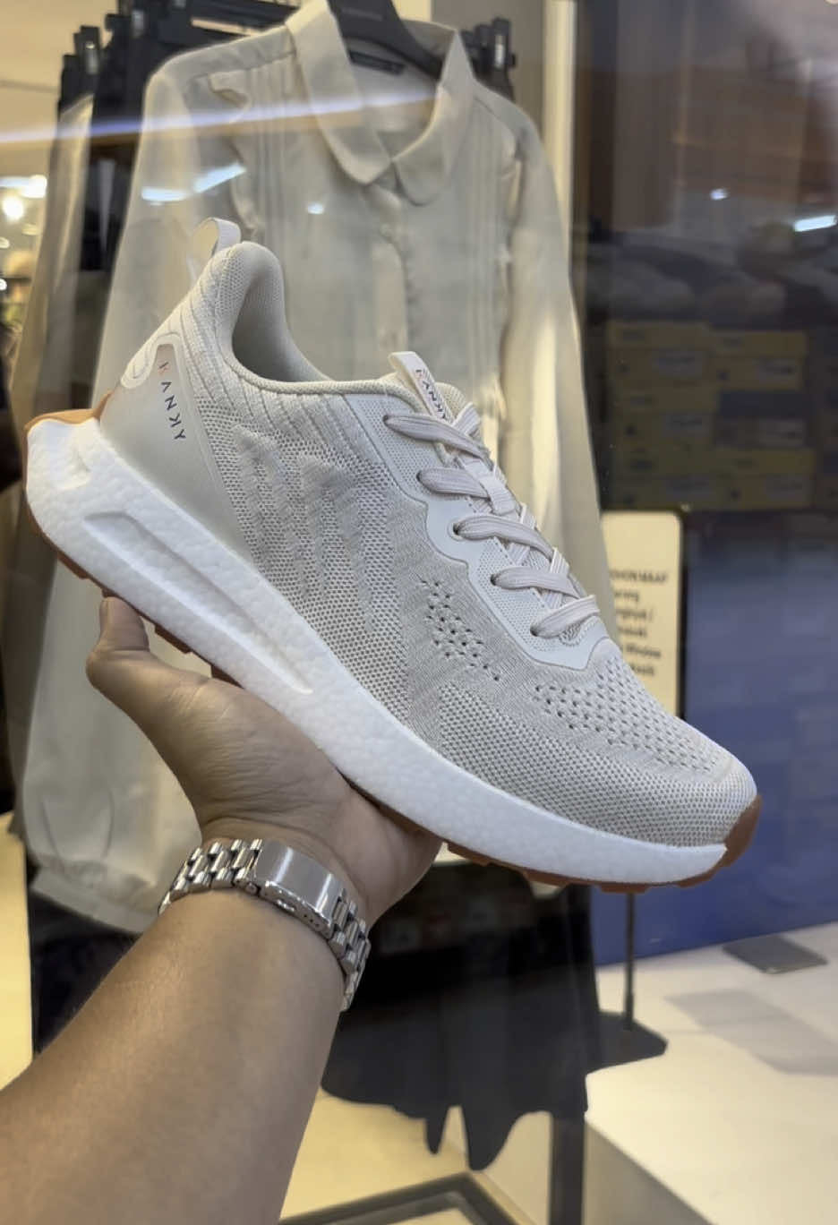 Sepatu Kanky Story Honjo sudah restok lagi tuh friend, buat yang belum kebagian buruan langsung gercepin co dikeranjang kuning sebelum kehabisan lagi friend..