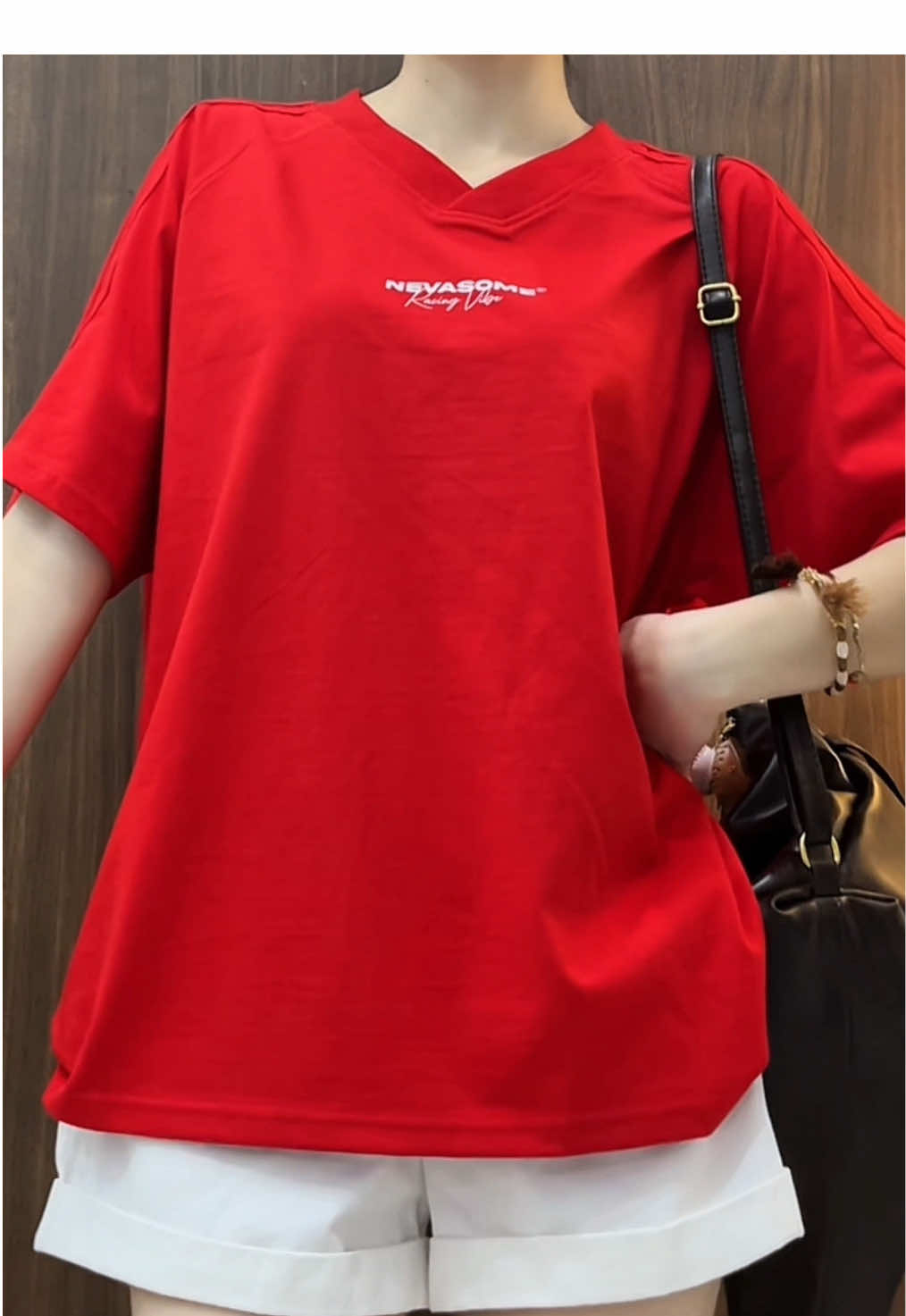 V-neck tee NEVASOME 🌸🌻✨ #phoidoxinh #reviewquanao #aothun #aothuncov #nevasome 