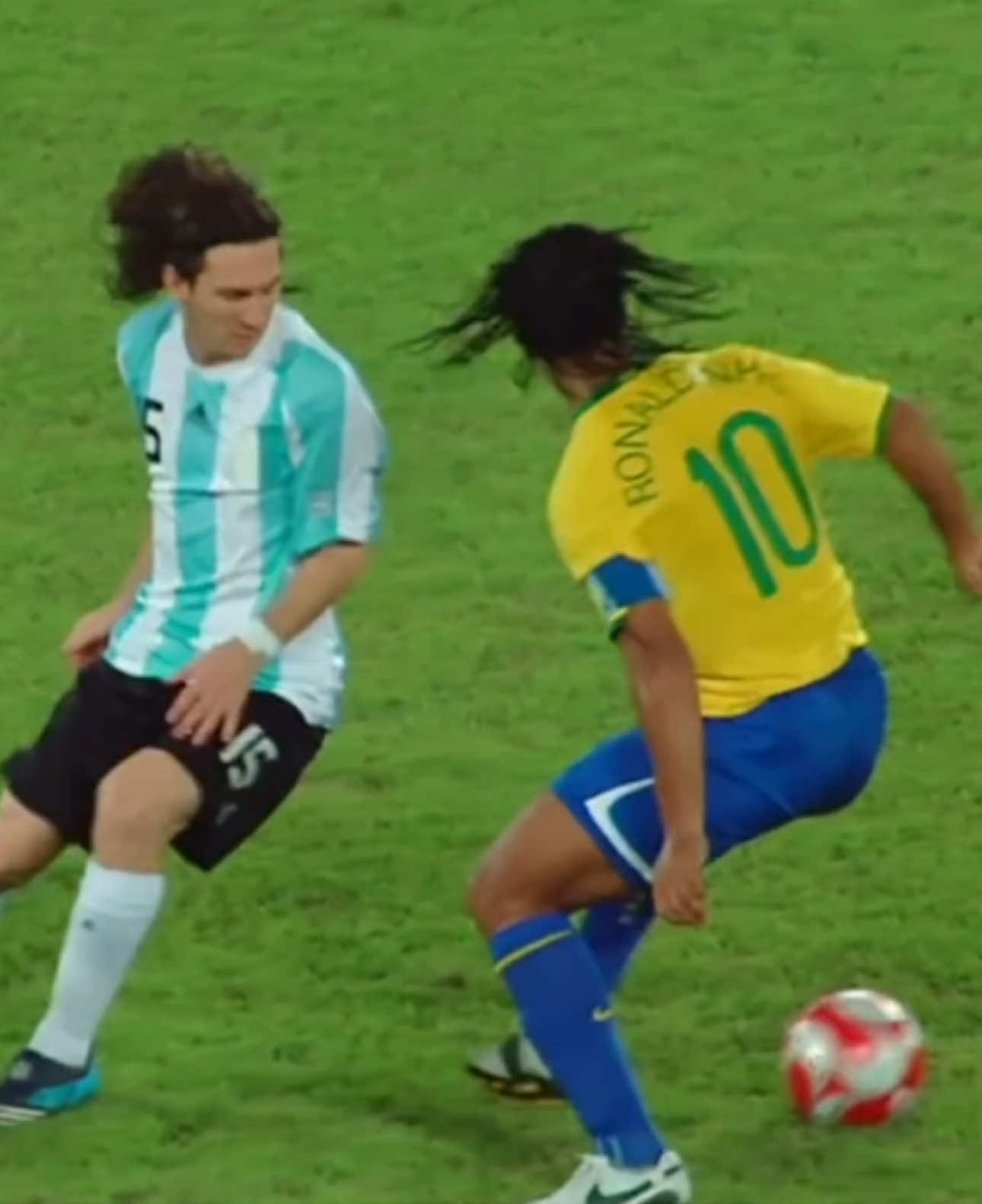 THE LEGEND RONALDINHO #ronaldinho #skills #football 