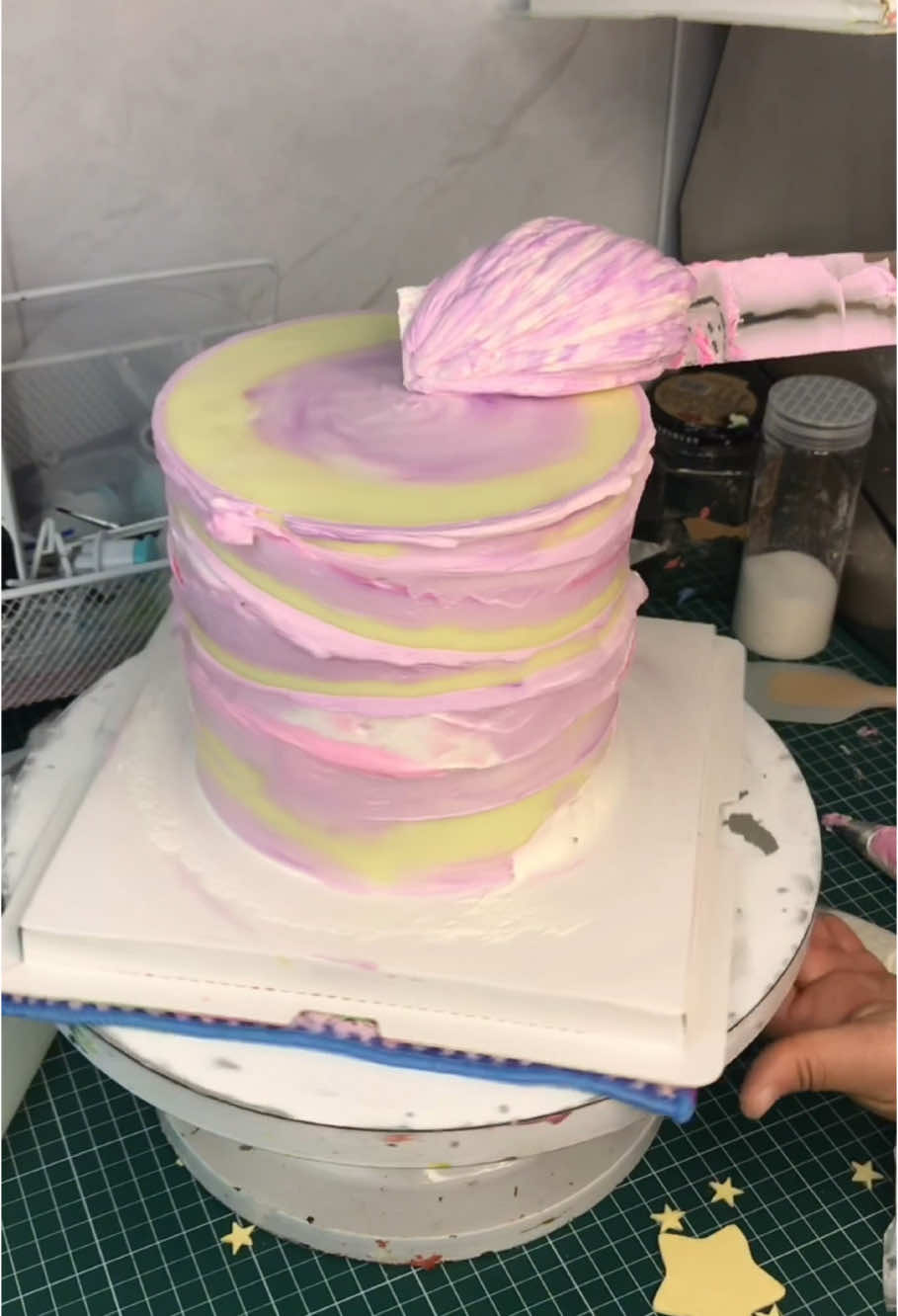 #CapCut very beautiful pink cake #tiktok #fyp #cake #beautifulcake #cakepiping #cakedecoration #buttercreampipingvideo #pipingbuttercream #pipingtips #caketutorial 