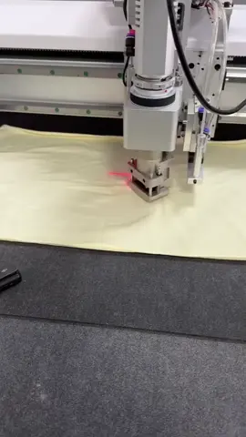 #capcut#tiktok#tiktokshop#fyp#fypシ#foryoupage#automatic#automation#machine#machinery#cutting#sourcefactory#shoes#footwear#bags#leathercuttingmachine#leather#leathercutting#foam#EVA#EVAcutting#fabrics#clothing#garments#underwear#toys fabrics cutting. Can be used for making garments, underwear, pants, shoes, etc. 