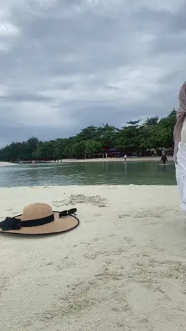 Laut berisik tapi menenangkan🤍#pulauseribu #pulaupariisland 