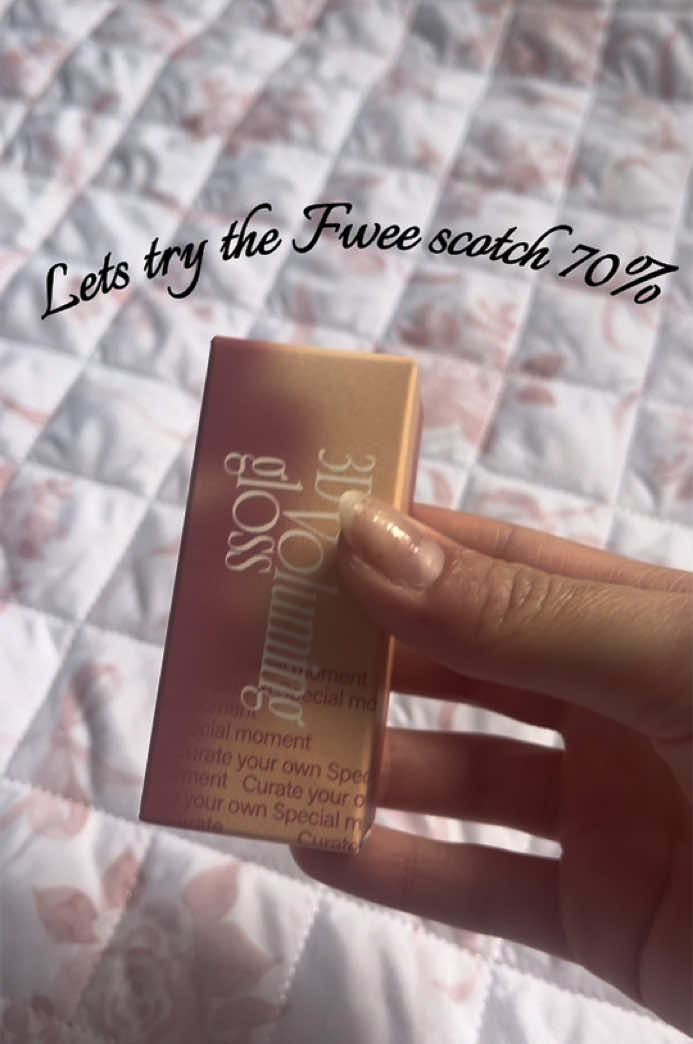 Fwee 3D volumizing gloss in shade scotch 70% !!! This brown gloss is universally flattering with just the right amount of pink :) @fwee #lipgloss #gloss #fyp #trend #glossylips #makeup #beauty #fwee #relatable #fweegloss #fweescotch #fweescotch70 #browngloss #mirrorgloss #mirrorlikegloss #fypシ #fypage #fypシ゚viral #fyppppppppppppppppppppppp #CapCut 