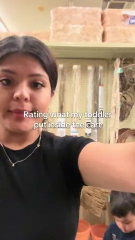 😂😂 #toddlersoftiktok #shopping #toddlermom #mom 