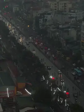 🌧️ Hà nội ngày mưa... 🫰 Lan toả Hành trình - Kết nối Yêu thương  🚗 Đưa đón Sân Bay và các Tỉnh thành ❤️Hãy để tôi kể bạn nghe về nơi tôi sống _______________________ Lᴀ́ɪ xᴇ ᴋɪᴇ̂ᴍ ᴄʜᴜ̣ᴘ ᴀ̉ɴʜ Lᴀ̀ Nɢᴜ̛ᴏ̛̀ɪ ᴅᴀ̂̃ɴ Đường ᴛʜᴀ̂ɴ ᴛʜɪᴇ̣̂ɴ #mua #hanoi #ngaybuonnhat #muabuon #lieu #cothe 