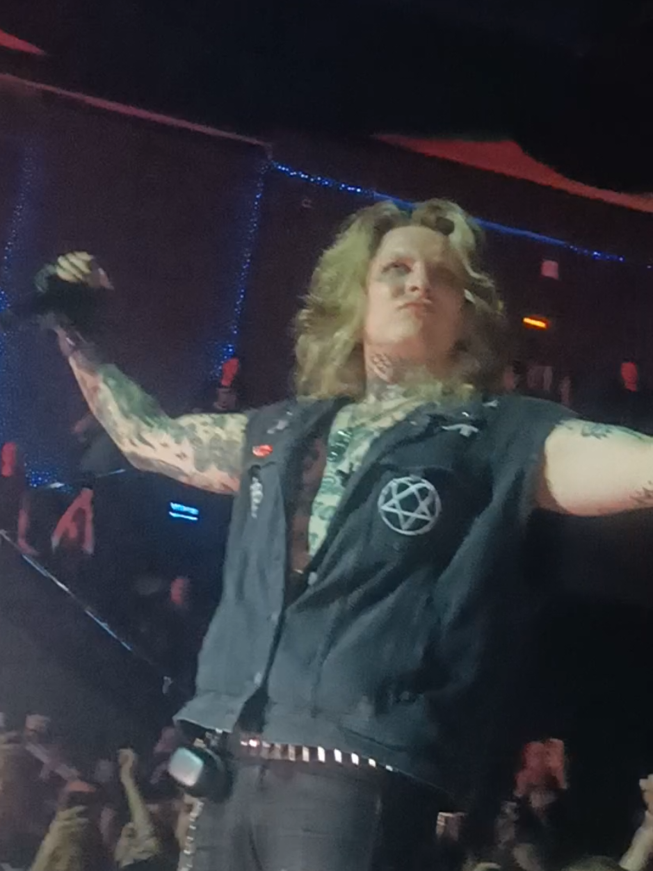 концерт в СПб Necerlove! Ярик, я люблю тебя, заметь🤍  @Yaroslove of NEVERLOVE #neverlove #неверлав #ярославизневерлав #ярославneverlove #рок #метал #металл #эдит #хочуврек #рек #rock #glammetal #sexmetal #глэмметал #концерт #концертneverlove #neverloveконцерт 