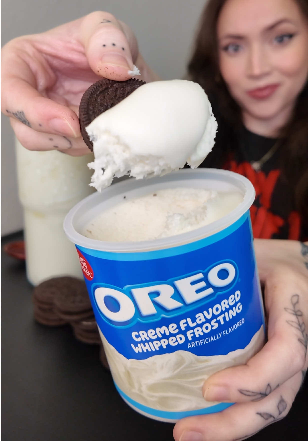 oreo frosting with oreos💙@OREO #oreo #frosting #whippedfrosting #oreos #icing #mukbang #asmr #fyp 