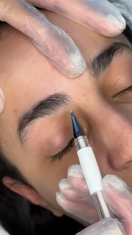 Vem fazer essa marcação a mão livre comigo ❤️ #perfectbrows #eyebrows #sobrancelhasperfeitas #sobrancelhas #sobrancelhasdesign #designerdesobrancelhas #explorar #explorer 