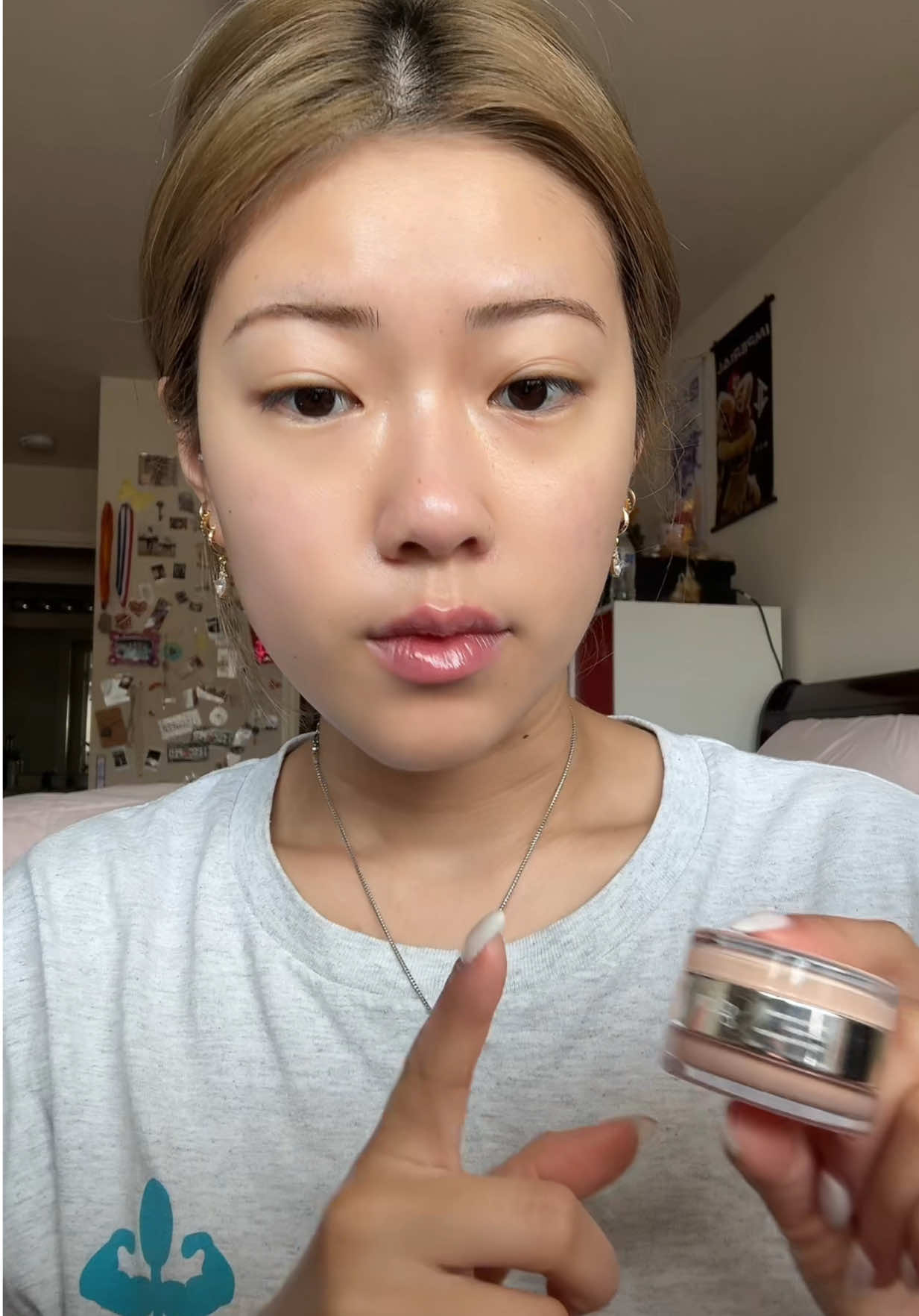 as a dry skin girlie this was so PERF. the concealer is so creamy and feels very light on your face while still having good coverage @glowishere  #glow #concealer #dryskin #makeup #coverage #kbeauty 