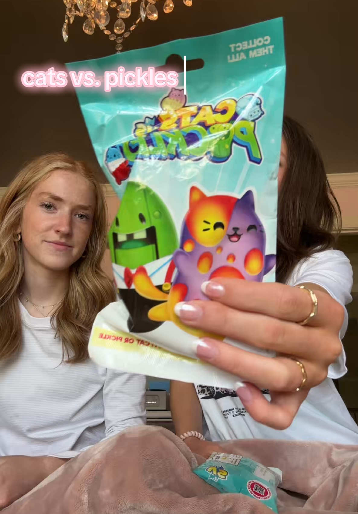 we finally got them!! t-shirt from @artonwheels.co 🫶🏼 #unboxing #blindbags #mysterytoy #surprisetoys #walmart #cowsvsaliens #catsvspickles #kendrascott @Kendra Scott 