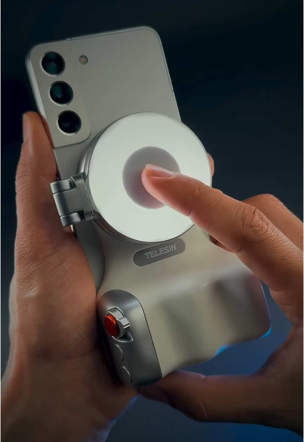 This is the Fun Shot Magnetic Grip from #https://avikarana.store  super handy easy to use and most importantly it has comfortable grip, it also comes with Magnetic Selfie Ring Light & Features: 1. Ultra-Strong Magnetic Hold Securely attaches to phones/cases with N52-grade magnets for shake-free use during activities. 2. Anti-Slip Texture Soft silicone coating protects devices from scratches. 3. Ultra-Low Power, No Charging Needed 4. Slim & Light weight Adds minimal bulk for pocket-friendly portability #uktiktok #tiktok #shopify #mousetrap #shop #AEROMA #dropshipping #shopify #marktingdigital #agency #newproduct 