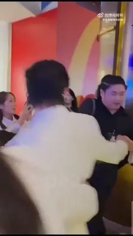 giờ ai mà dứt được tay của hai đứa ra tui xây cho cái nhà luôn 555 bế ảnh về nhà luôn đi bé ưi.  #smart_csnp #BoomRaveewit #xuhuong #TopFormTheSeries #TopFormFinalEP 