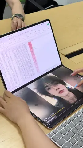 Huawei Matebook fold 😂 #fyp #huawei #huaweimatebookfold #matebook #fold #HuaweiFoldinglaptop #HuaweiFoldingnotebook 